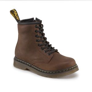 Dr. Martens Junior Delaney Wyoming in Dark Brown